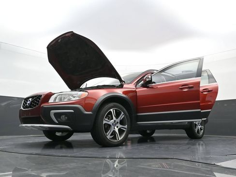 Used 2015 Volvo XC70 T6 w/ Proximity Package AWD/4WD image 39