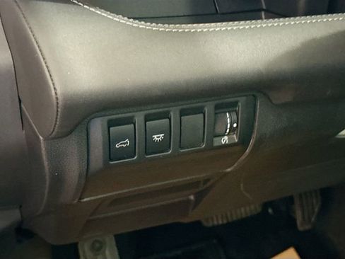 Used 2023 Subaru Ascent Touring AWD/4WD image 11