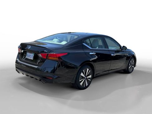 Used 2021 Nissan Altima 2.5 SV w/ SV Premium Package FWD image 5