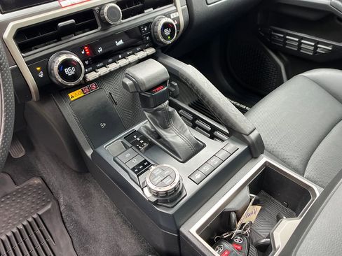 Used 2025 Toyota Tacoma TRD Off-Road w/ TRD Off Road Premium Package AWD/4WD image 20