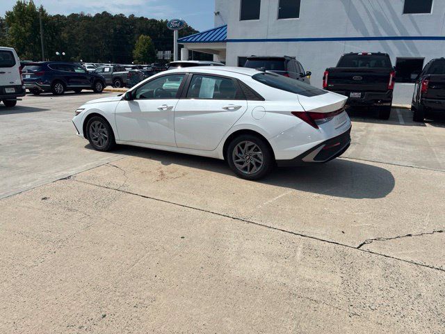Used 2024 Hyundai Elantra SEL FWD image 20