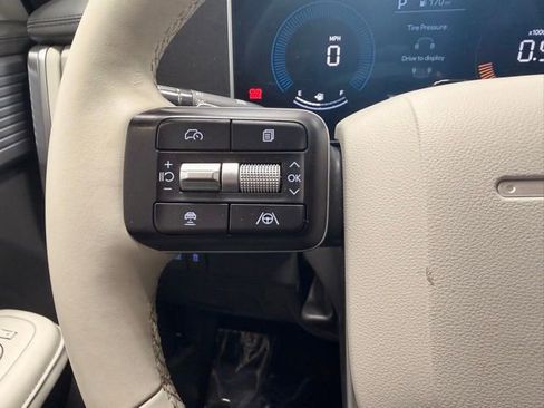 Used 2025 Hyundai Santa Fe SEL AWD/4WD image 30