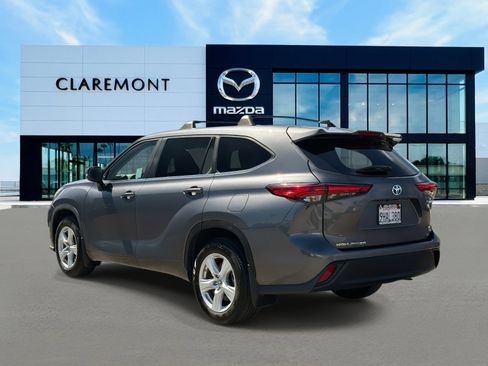 Used 2023 Toyota Highlander LE image 6