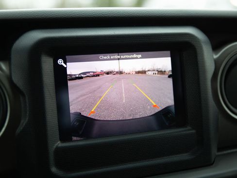 Used 2023 Jeep Gladiator Sport image 17