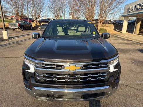 Used 2022 Chevrolet Silverado 1500 LTZ w/ Technology Package image 9