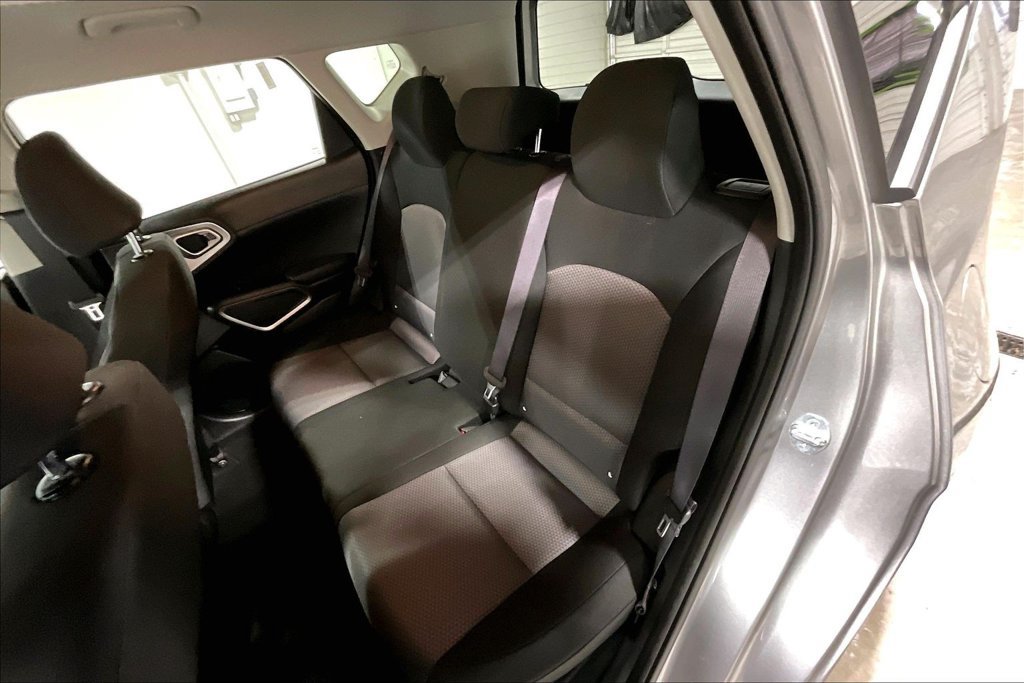 Used 2025 Kia Soul LX w/ LX Technology Package FWD image 32