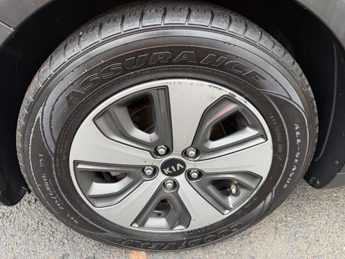 Used 2020 Kia Niro LX FWD image 23