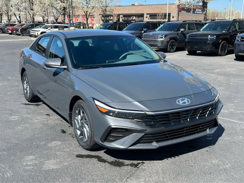 New 2026 Hyundai Elantra Hybrid FWD image 4