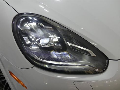 Used 2016 Porsche Cayenne GTS AWD/4WD image 15