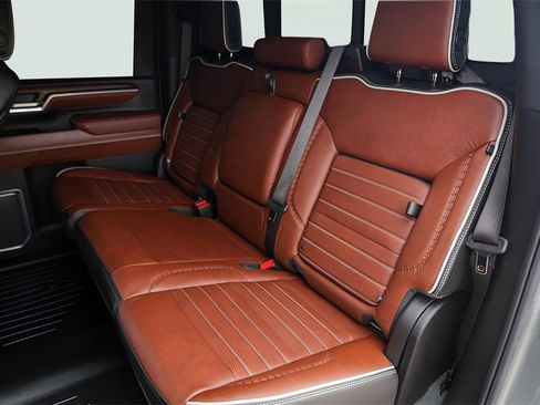 Used 2025 GMC Sierra 2500 Denali Ultimate image 27