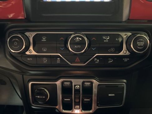 Used 2018 Jeep Wrangler Unlimited Sport S AWD/4WD image 13