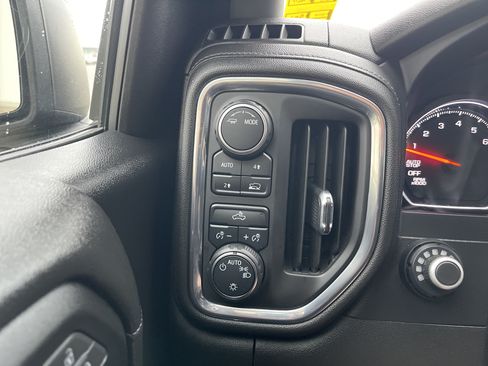 Used 2021 Chevrolet Silverado 1500 LT AWD/4WD image 22