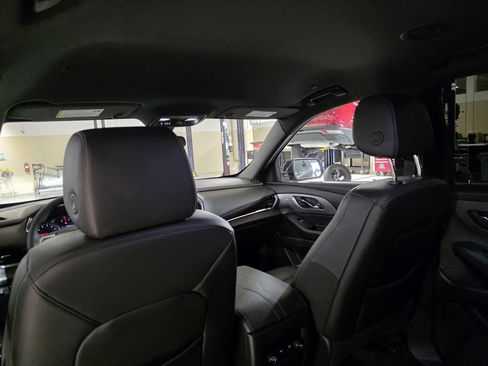 Used 2022 Chevrolet Traverse LT image 17