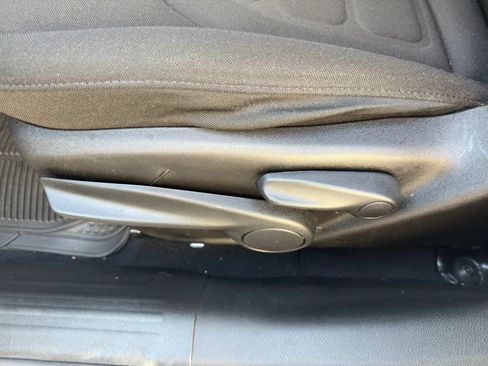 Used 2021 Jeep Renegade Latitude FWD image 23
