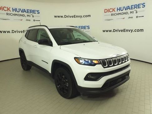 Used 2022 Jeep Compass Latitude AWD/4WD image 3