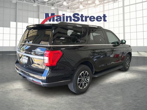 Used 2024 Ford Expedition XLT AWD/4WD image 5