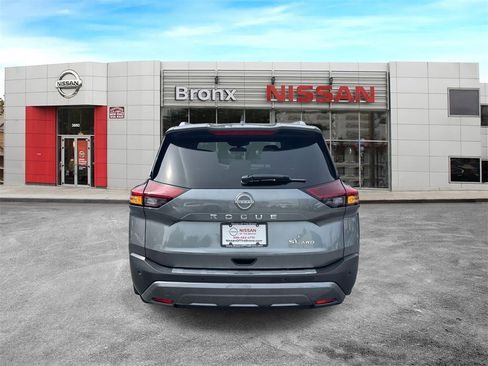 Used 2023 Nissan Rogue SL w/ SL Premium Package image 6