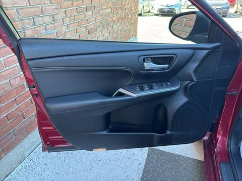 Used 2017 Toyota Camry XLE FWD image 32