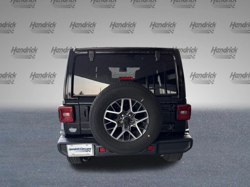 Used 2025 Jeep Wrangler Unlimited Sahara AWD/4WD image 8