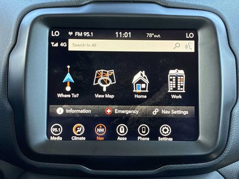 Certified 2023 Jeep Renegade Latitude AWD/4WD image 19