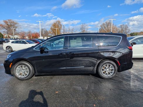 New 2026 Chrysler Pacifica Select image 5