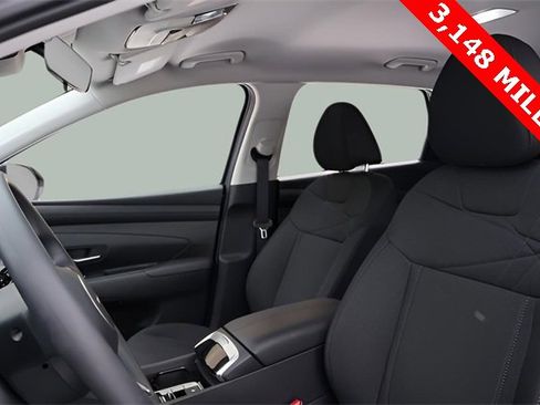 Used 2025 Hyundai Tucson SE image 12
