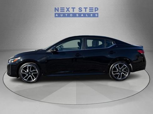 Used 2025 Nissan Sentra SR w/ SR Premium Package FWD image 4