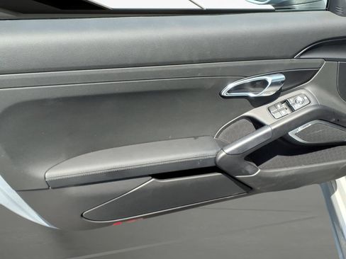 Used 2025 Porsche 718 Cayman S RWD image 8