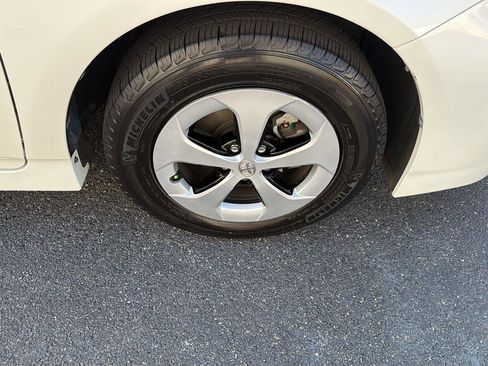 Used 2015 Toyota Prius Three FWD image 36