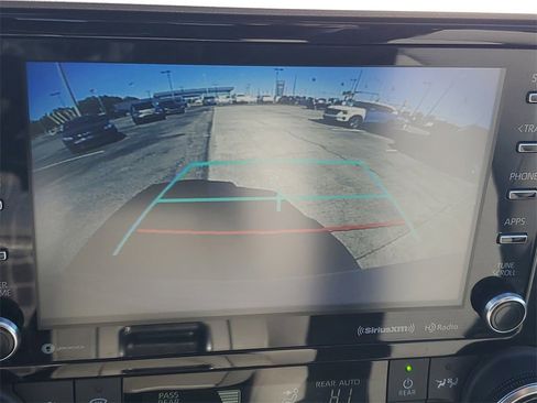 Used 2021 Toyota Highlander LE image 17