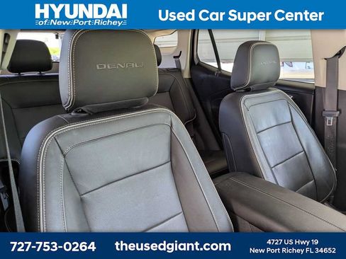 Used 2020 GMC Terrain Denali w/ Denali Premium Package FWD image 6
