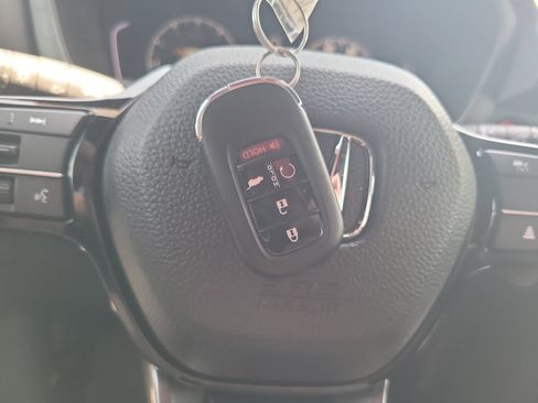 Used 2025 Honda Pilot TrailSport image 34