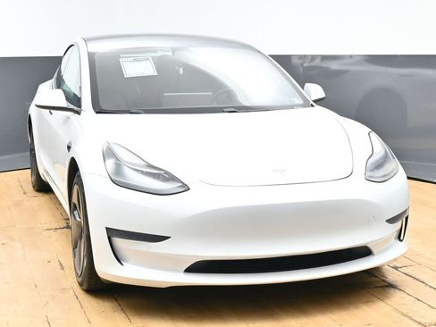 Used 2021 Tesla Model 3 Standard Range Plus image 3