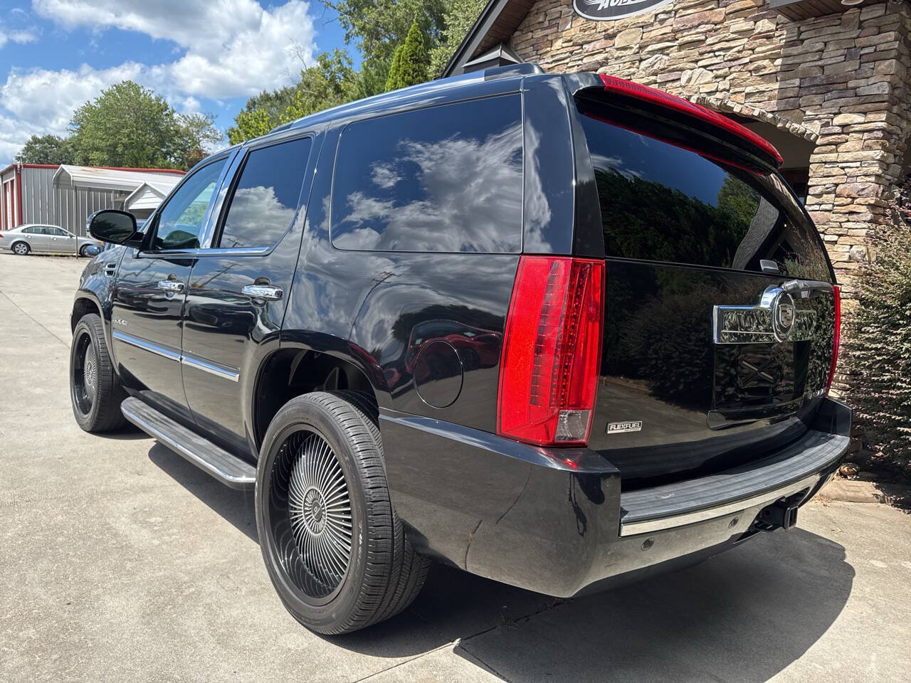 Used 2012 Cadillac Escalade Luxury AWD/4WD image 4