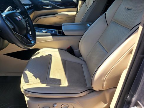 Certified 2022 Cadillac Escalade Premium Luxury w/ Performance Package AWD/4WD image 17