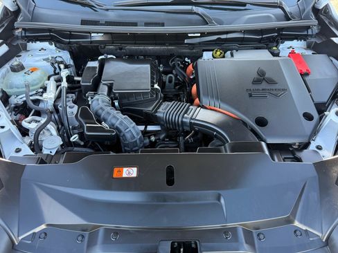 Used 2024 Mitsubishi Outlander 4WD Plug-In Hybrid image 37