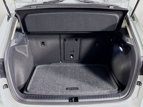 New 2025 Volkswagen Taos SE image 21