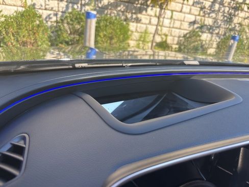 Used 2025 Mercedes-Benz E 350 4MATIC Sedan image 23