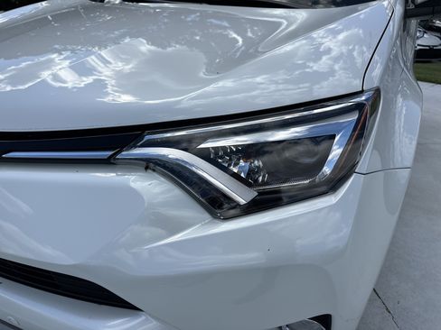 Used 2017 Toyota RAV4 Platinum FWD image 6
