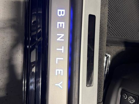 Used 2022 Bentley Flying Spur V8 image 18
