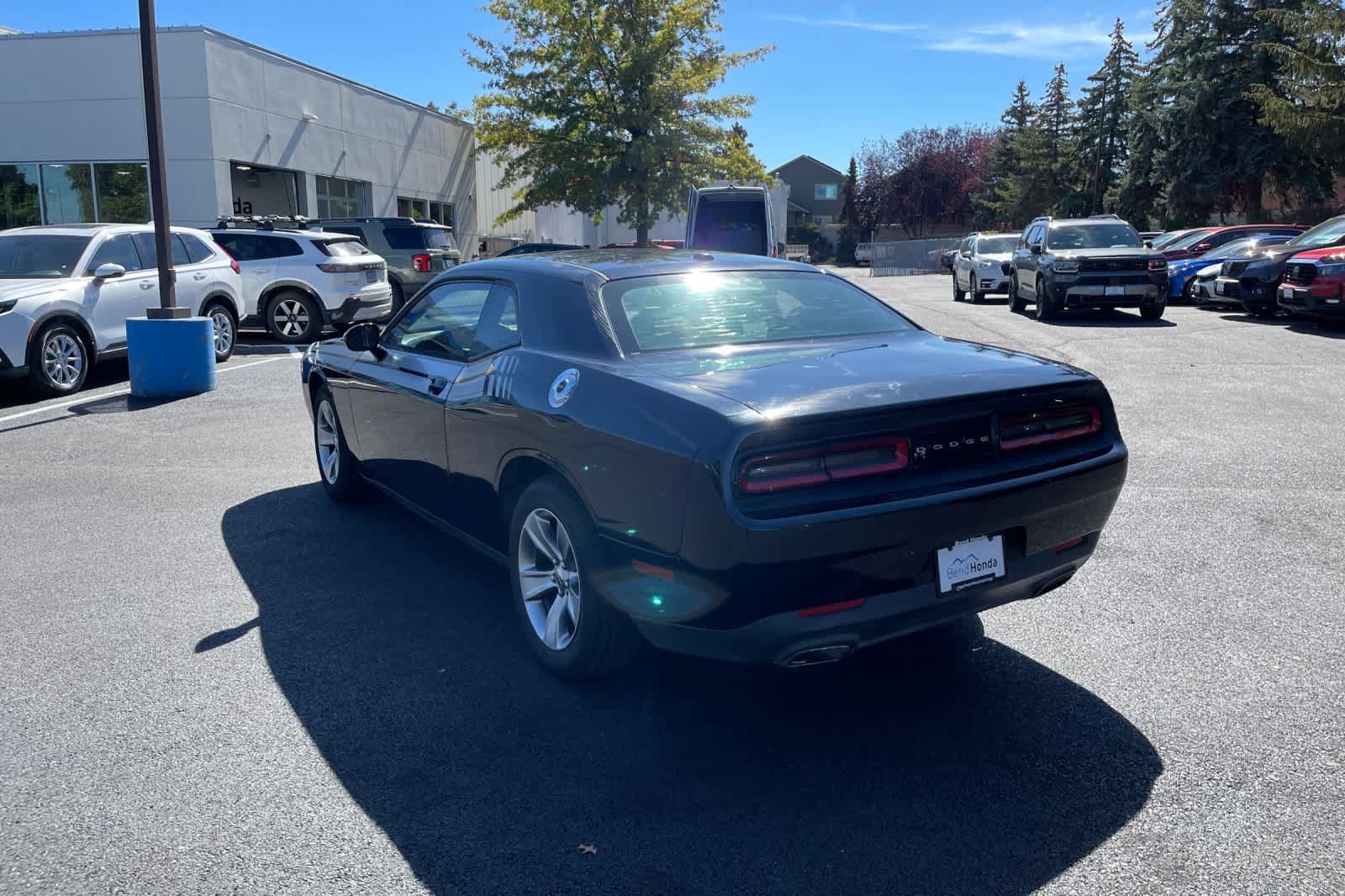 Used 2015 Dodge Challenger SXT RWD image 3