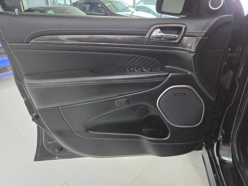 Used 2017 Jeep Grand Cherokee SRT image 15