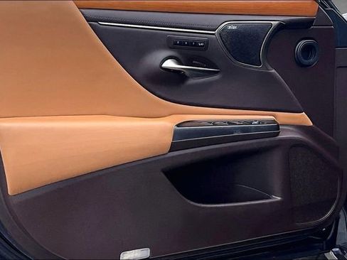 Used 2019 Lexus ES 350 Ultra Luxury w/ Accessory Package FWD image 17