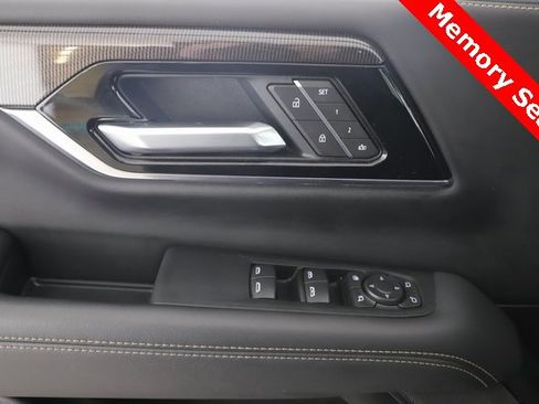 Used 2025 GMC Yukon Elevation image 17