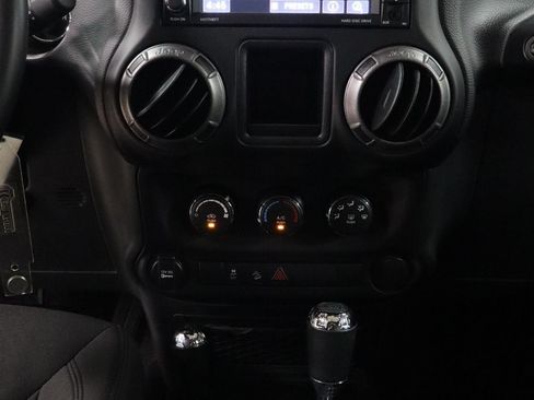 Used 2018 Jeep Wrangler Sport w/ Connectivity Group AWD/4WD image 14