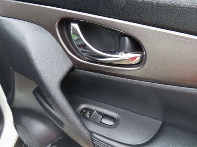 Used 2016 Nissan Rogue SV AWD/4WD image 33