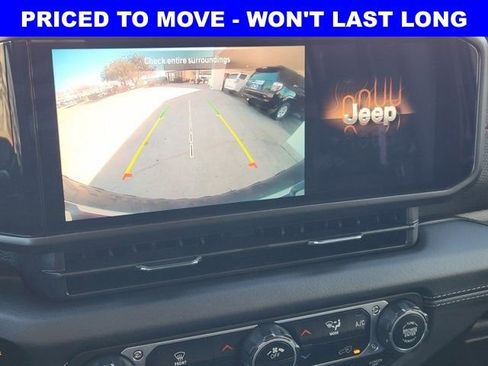 Used 2025 Jeep Wrangler Unlimited Rubicon image 6