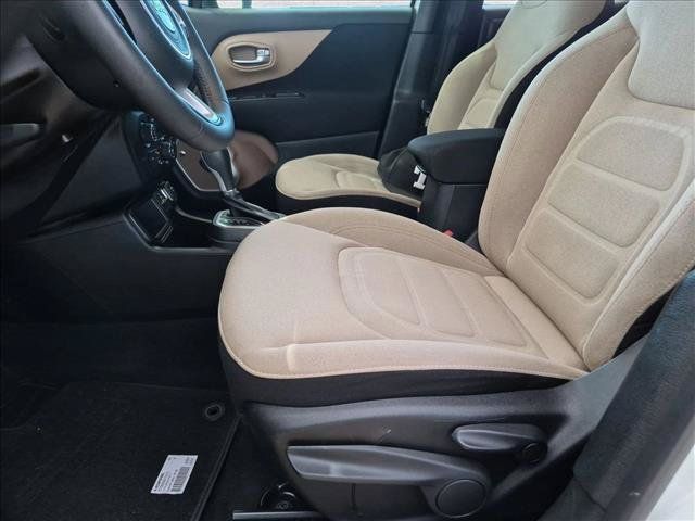 Used 2018 Jeep Renegade Latitude FWD image 14