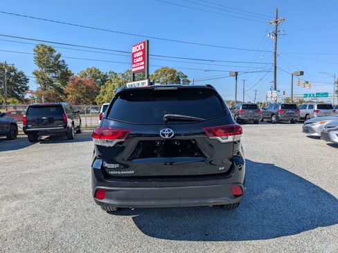 Used 2019 Toyota Highlander SE image 8