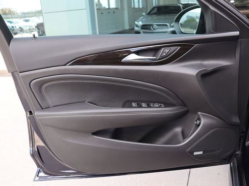 Used 2018 Buick Regal Essence w/ Driver Confidence Package #1 image 44